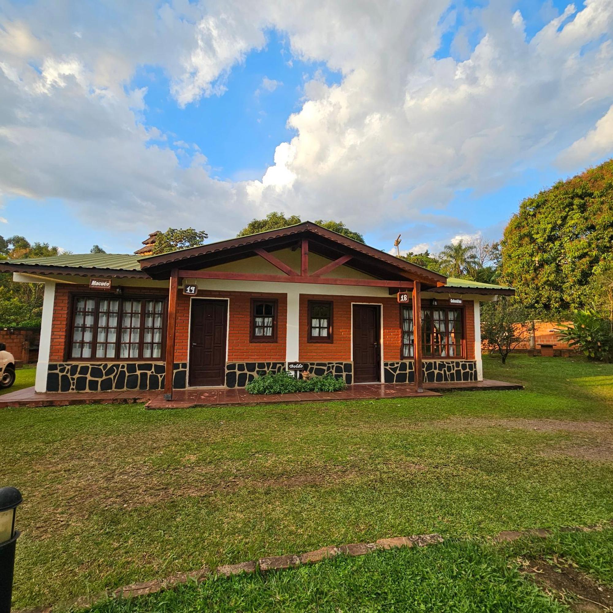 Cabanas El Refugio Del Mensu Пуэрто-Игуасу Экстерьер фото